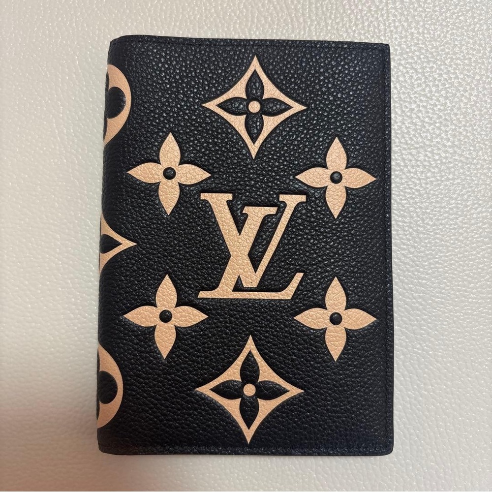 Louis Vuitton Black & Beige Monogram Passport Cover - Picture 2 of 8